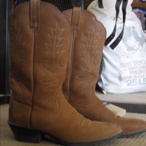 Ariat women’s western riding boot